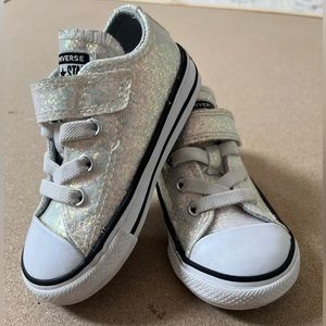 Converse - toddler size 6 white sparkle EUC